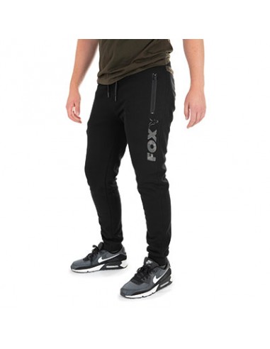 pantalon con estampado de camuflaje y zorro negro